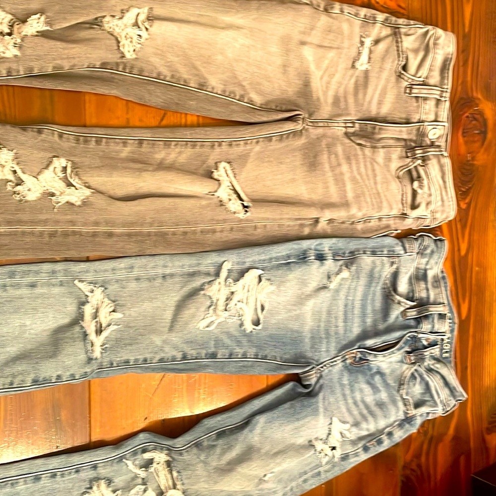 Both Size: 000 Black and light blue denim American eagle jeans